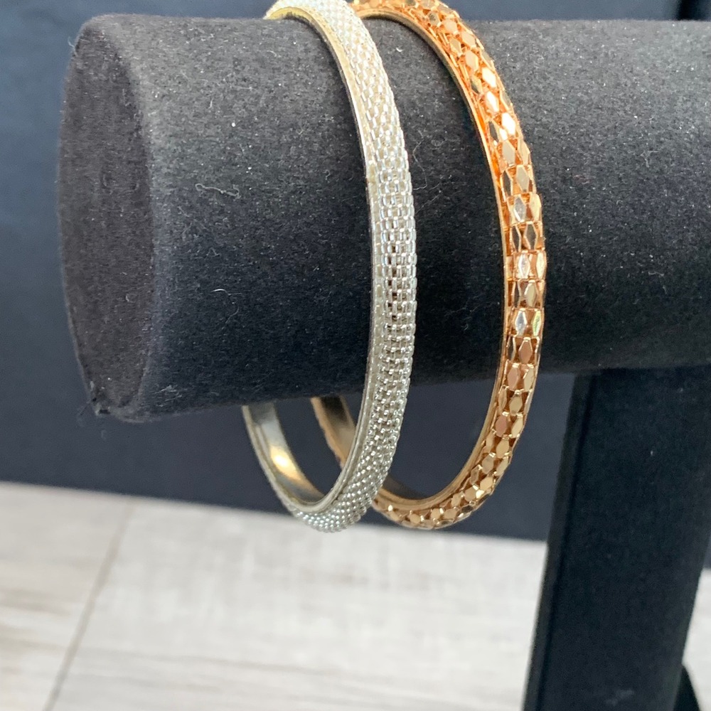 Set of 2 Textured Bangle Bracelets Silver and Gold Tone Mesh Diamond Cut 8 Inch